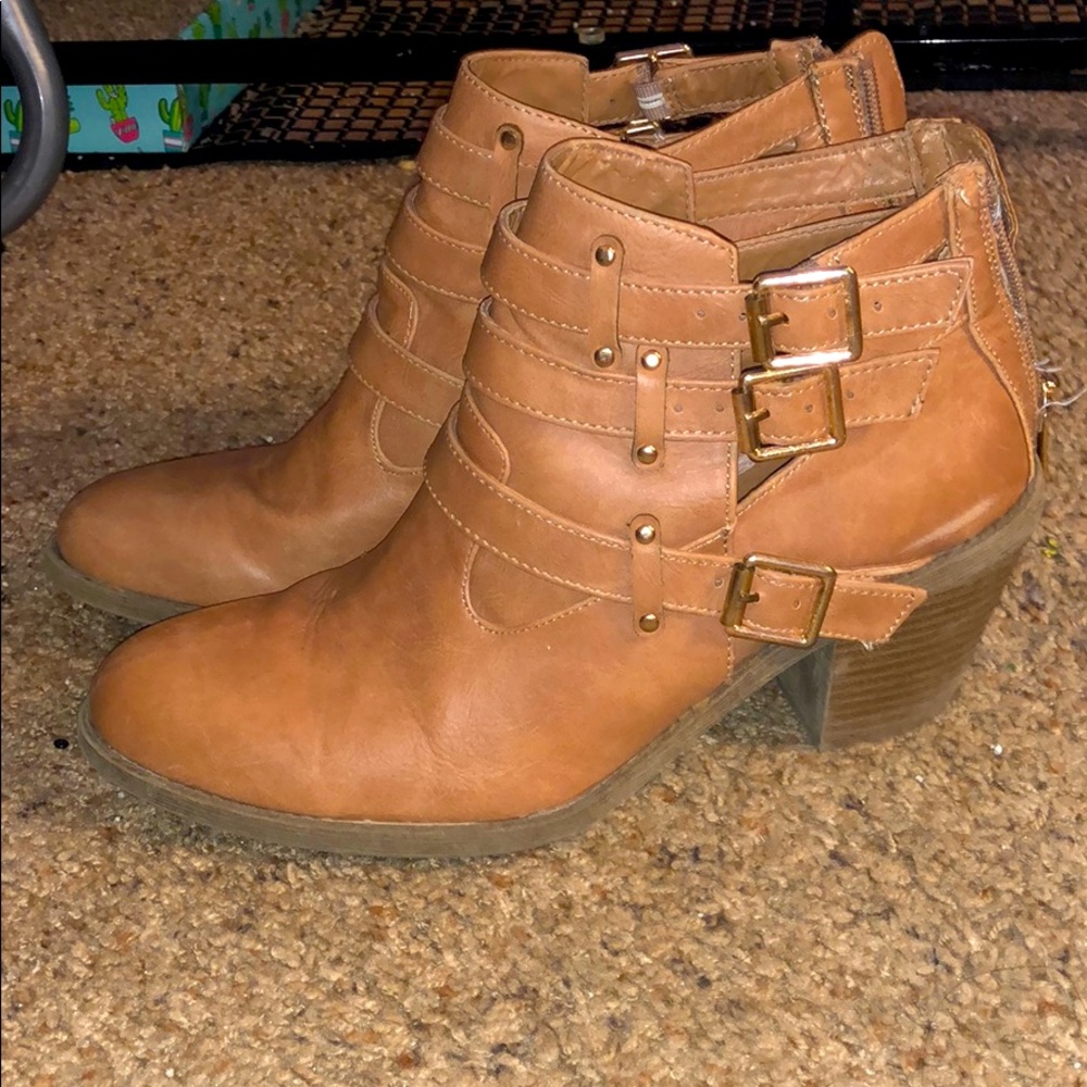 Heeled booties